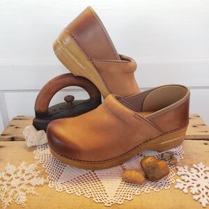 Butterscotch Dansko Pro Honey Clogs Burnished Nubuck Suede Boho Cottage 38 40 42